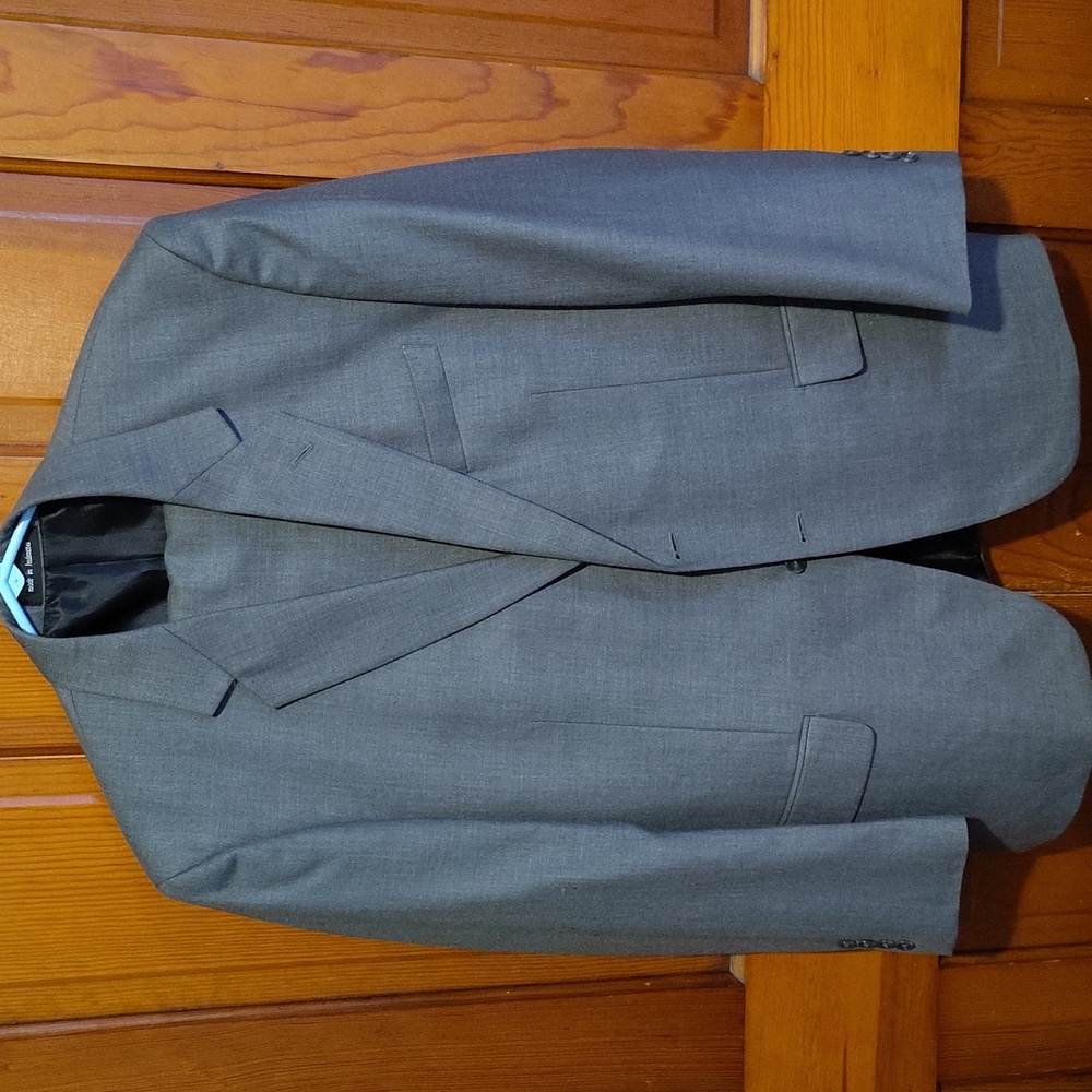 Men's 2pc 42R George suit (gray) 2 button with 36x30 pants